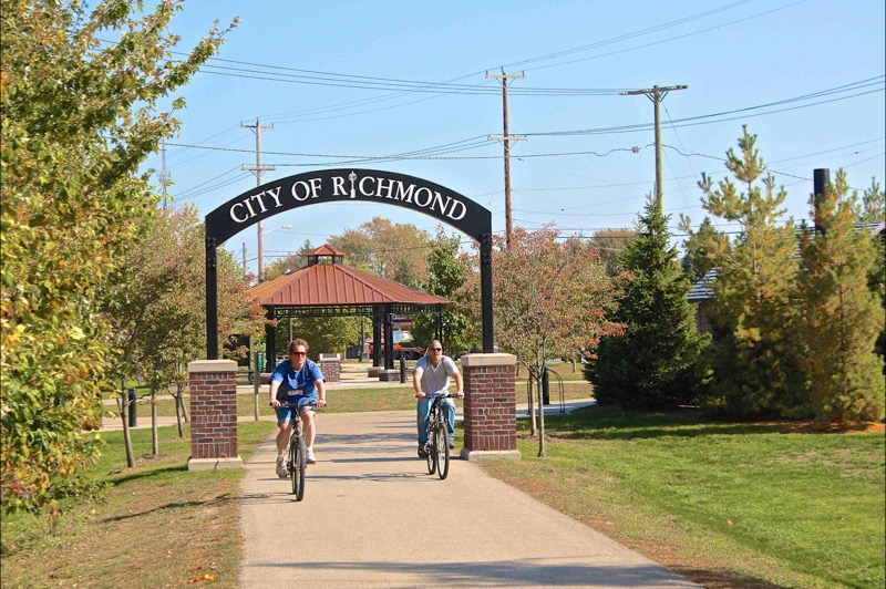 Macomb Orchard Trail